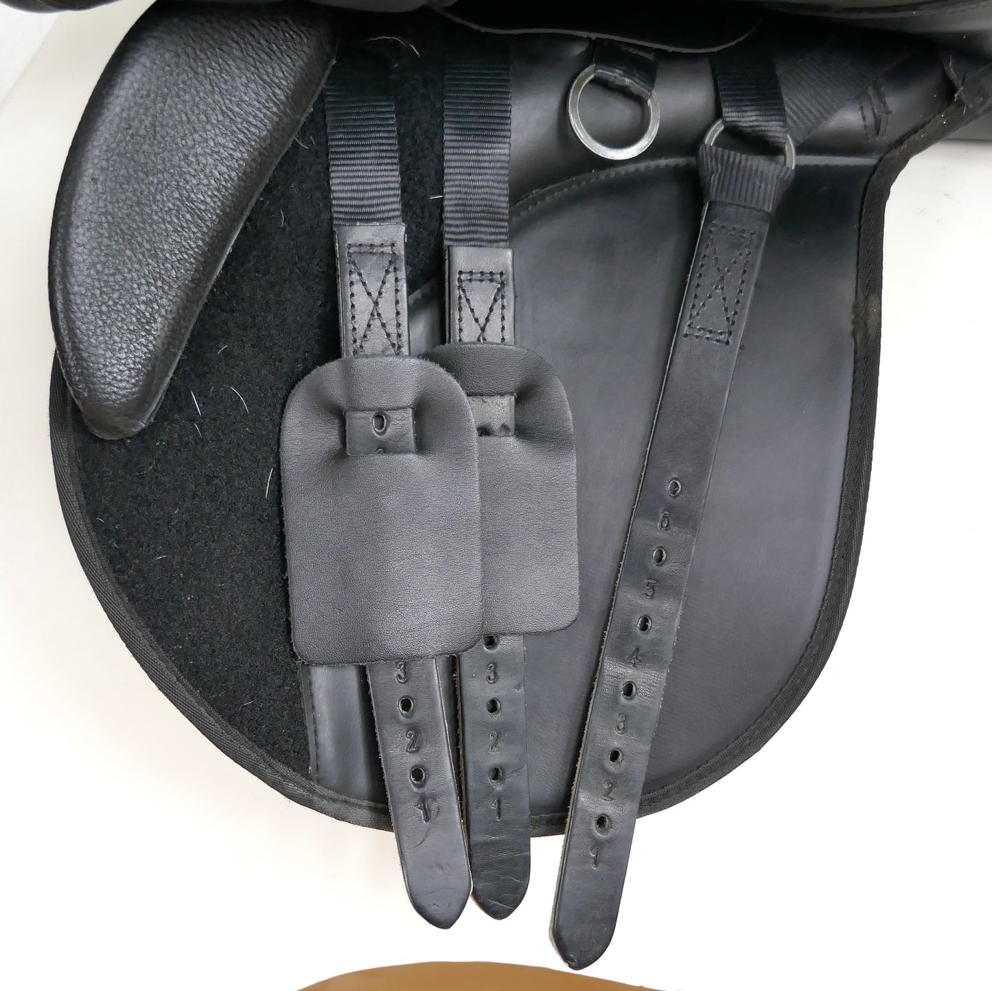 Thorowgood T4 Cob GP Saddle - 17.5" Adjustable Black TB151
