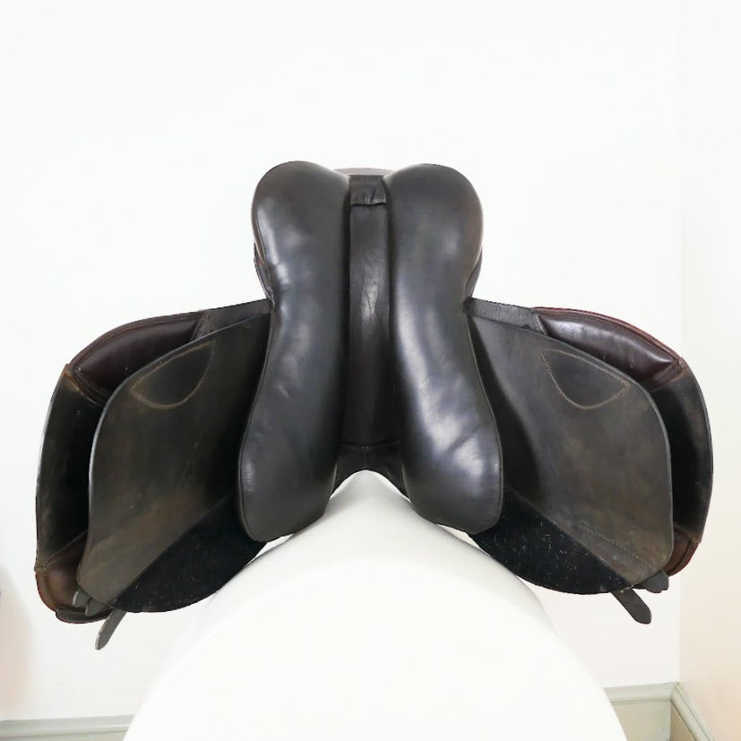 Silhouette Shoulder Free Jumping Saddle - 17.5" Narrow-Medium Brown TF133