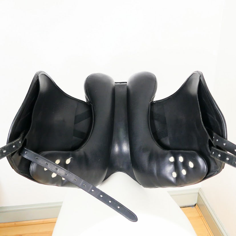 Albion Fabrento Dressage Saddle - 17.5" Extra Wide Black TD111