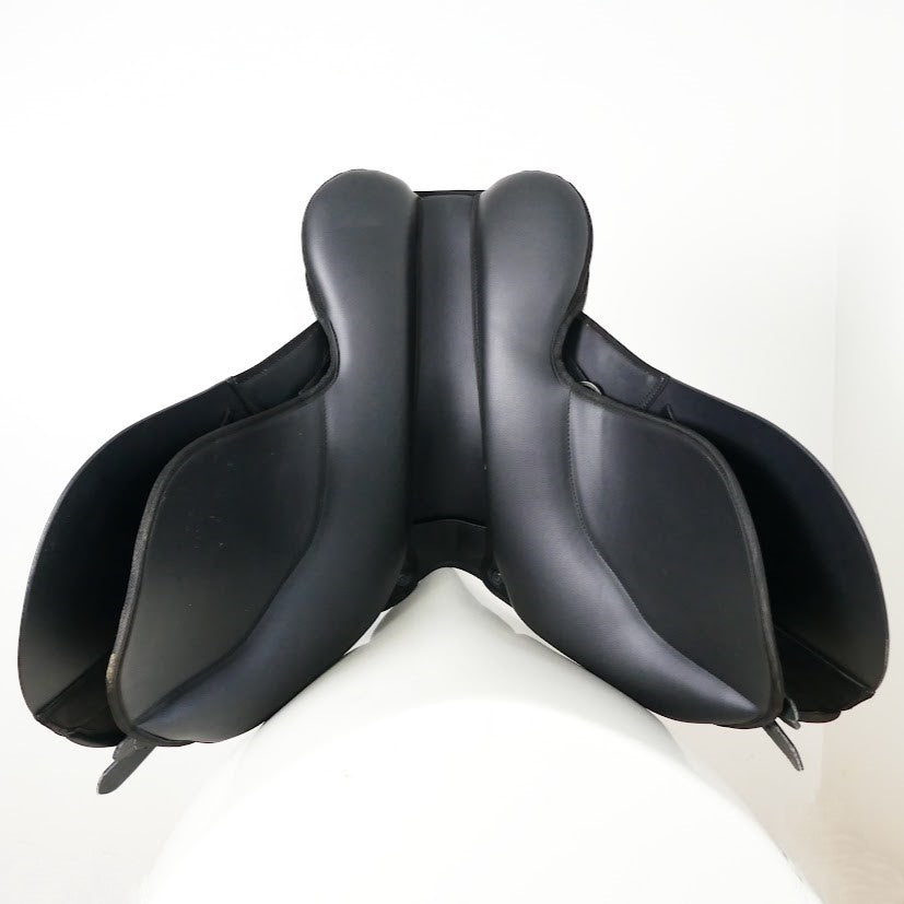 Thorowgood T4 Pony Club GP Saddle (MPO) - 16.5" Adjustable Black TA77