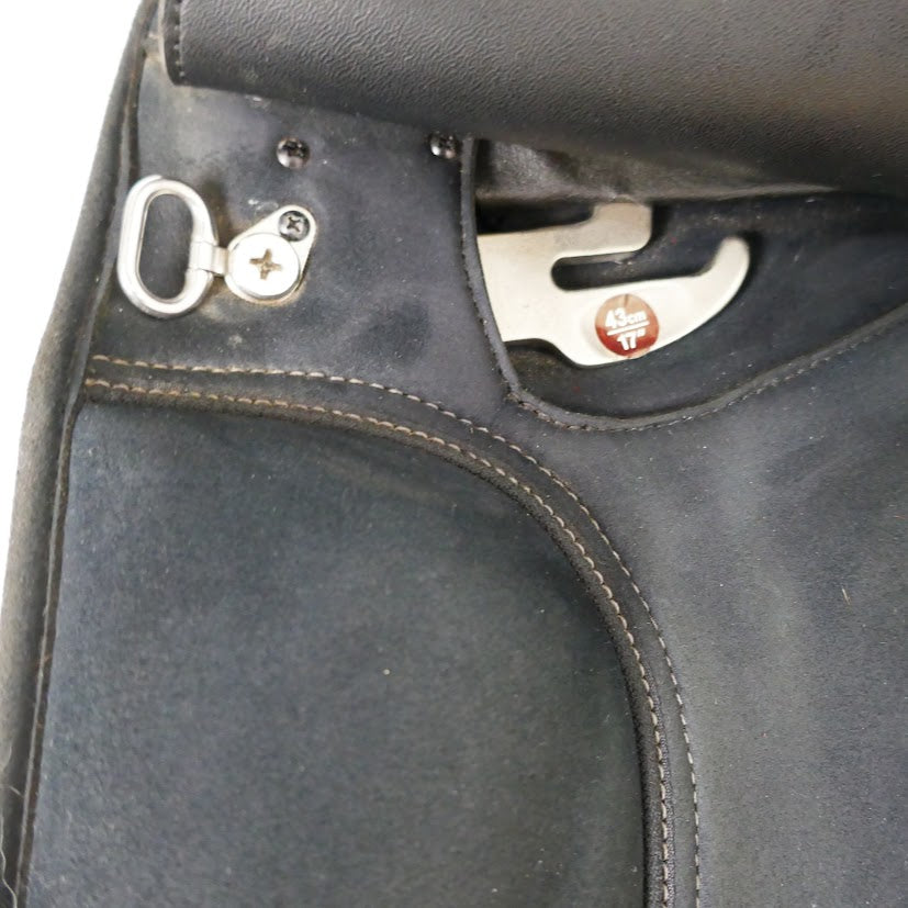 WintecLite Dressage D'Lux Saddle - 17" Adjustable Black TD156