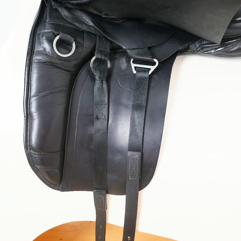 Kent & Masters S-Series Surface Block Dressage Saddle (MDS) - 17" Adjustable Black TD157