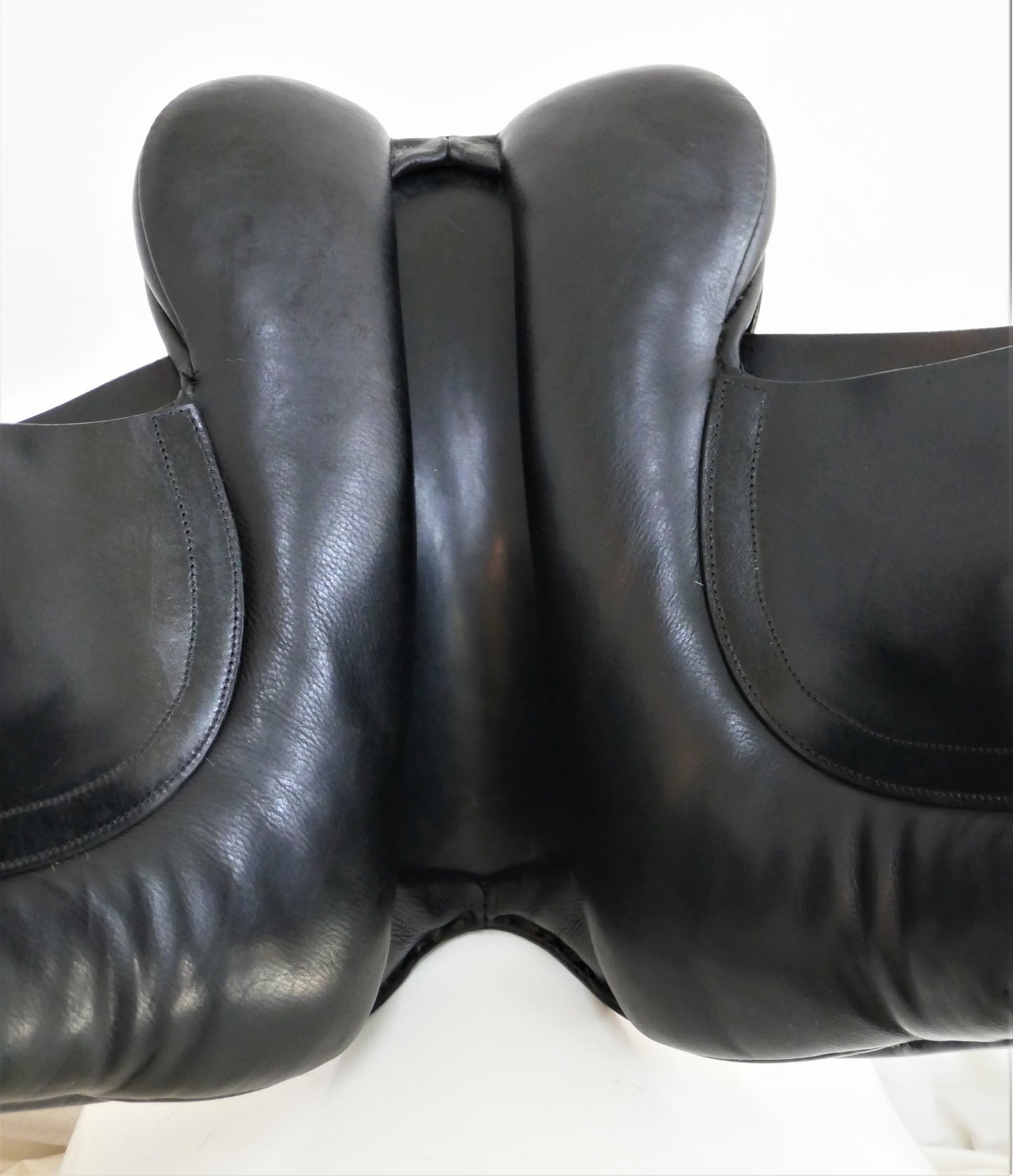 Black Country Eloquence Dressage Saddle - 17.5" Wide Black TD3