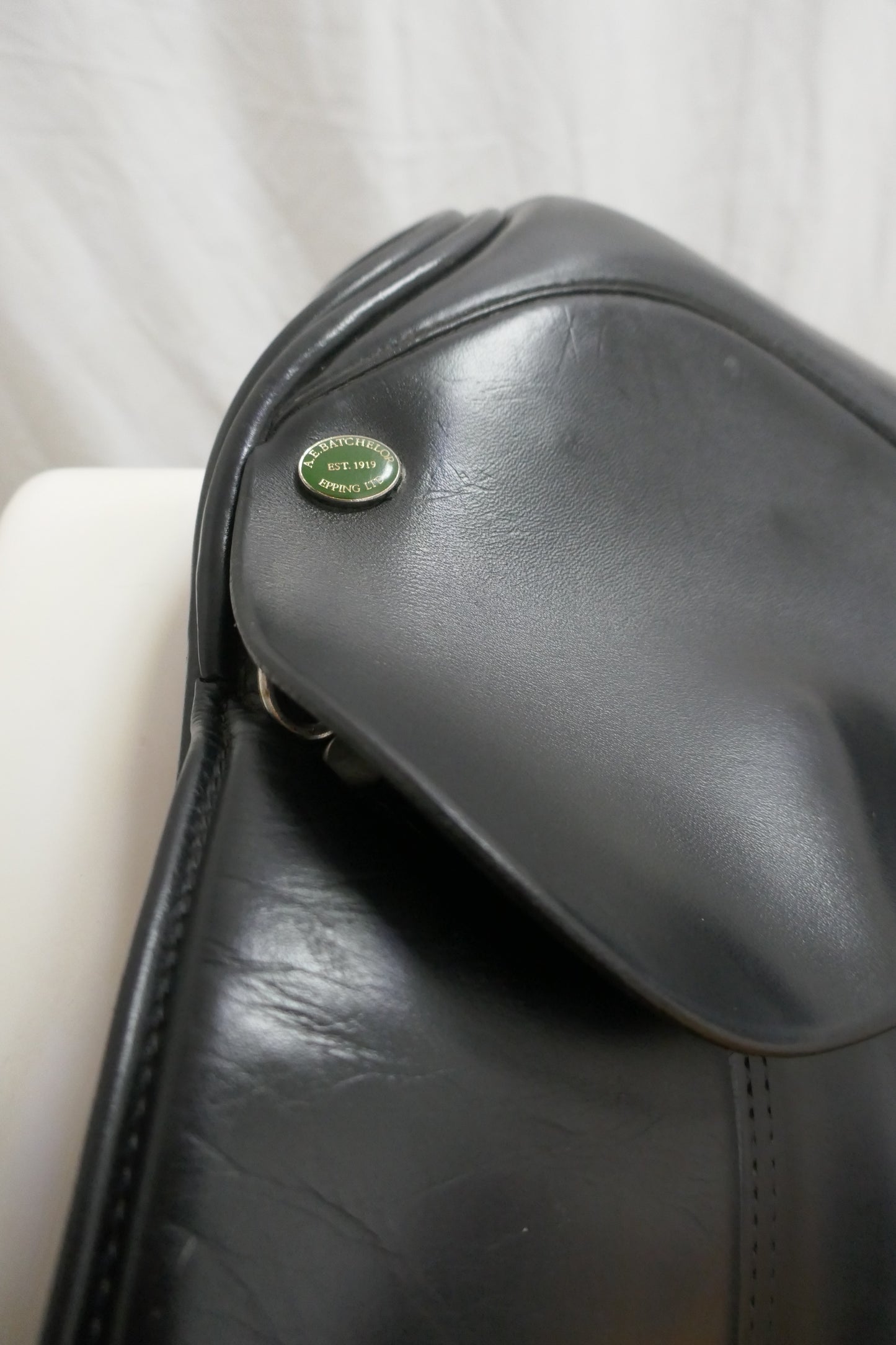 Batchelors Of Epping Dressage Saddle - 17" Medium Wide Black TD31