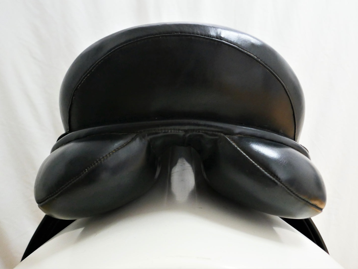 Batchelors Of Epping Dressage Saddle - 17" Medium Wide Black TD31