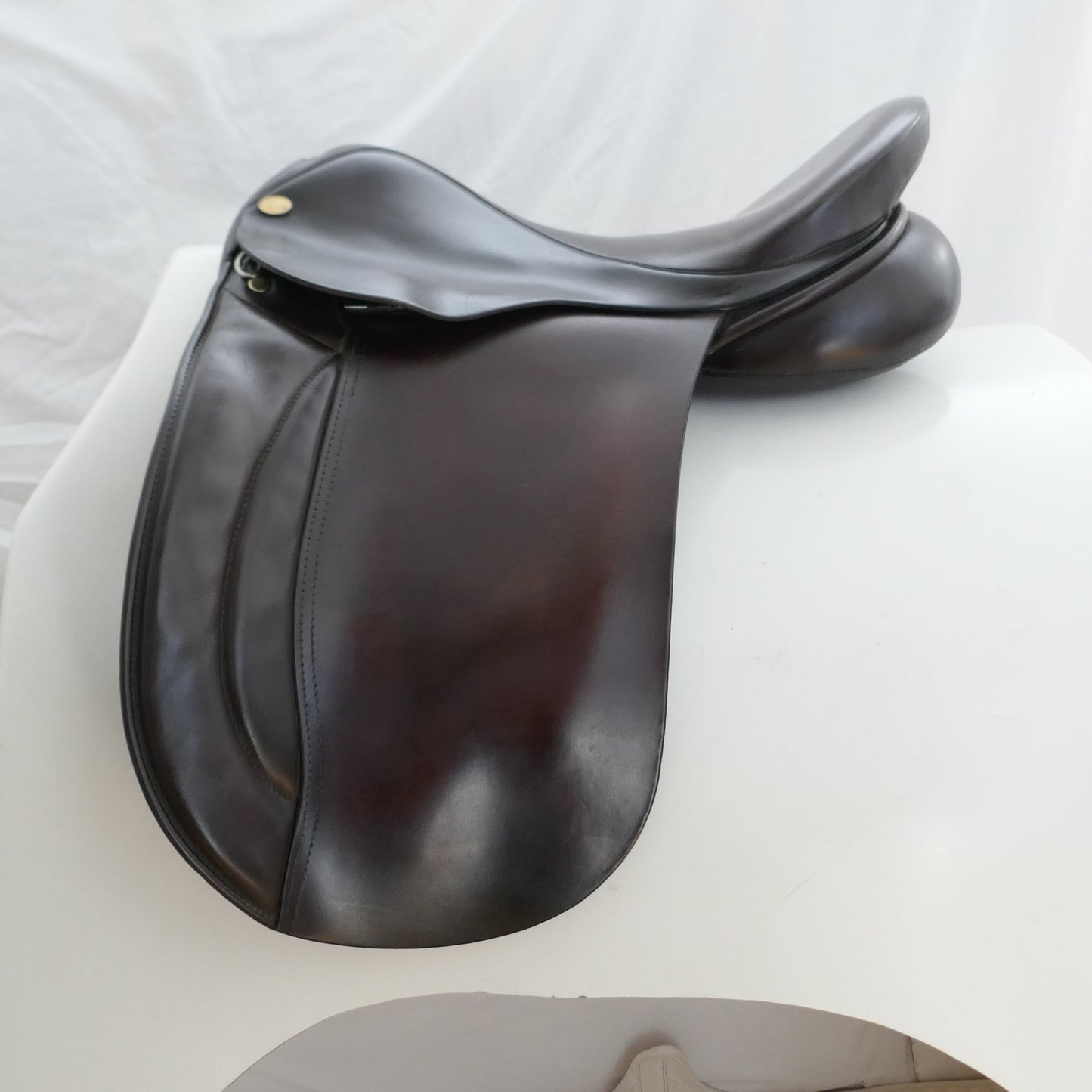 Village Saddlery Show Saddle - 17.5" Medium Brown TE10