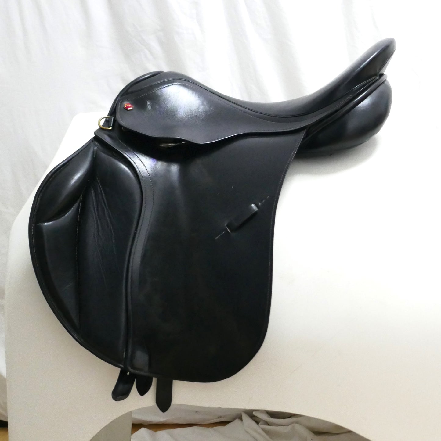 Albion Selecta Saddle - 17.5" Medium Black (Jumping Pads) TB72