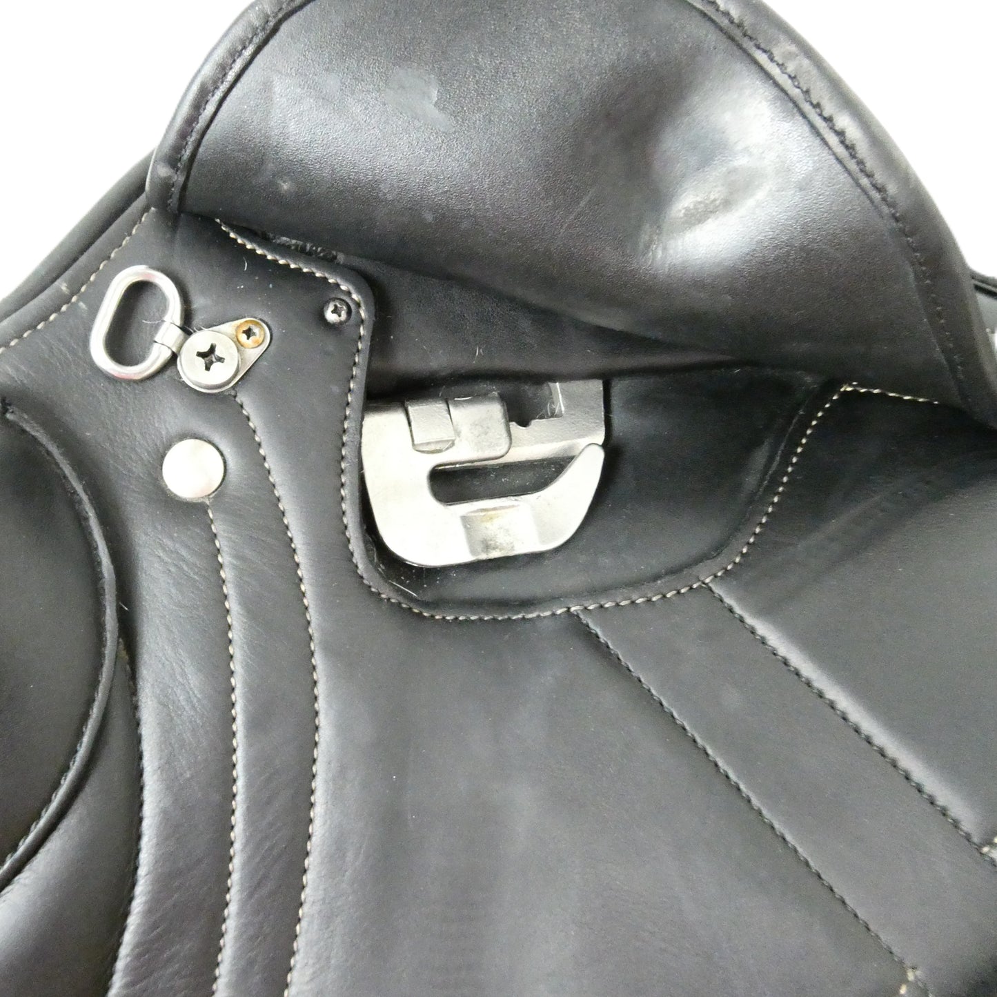 Bates Advanta Close Contact Jumping Saddle - 17" Adjustable Black TF218
