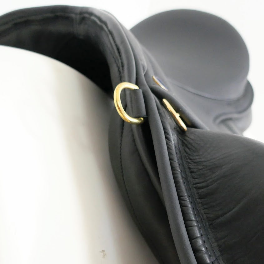 Selle de Dressage Petrus Monoflap - Fairfax Selle de Dressage Petrus Monoflap - Fairfax