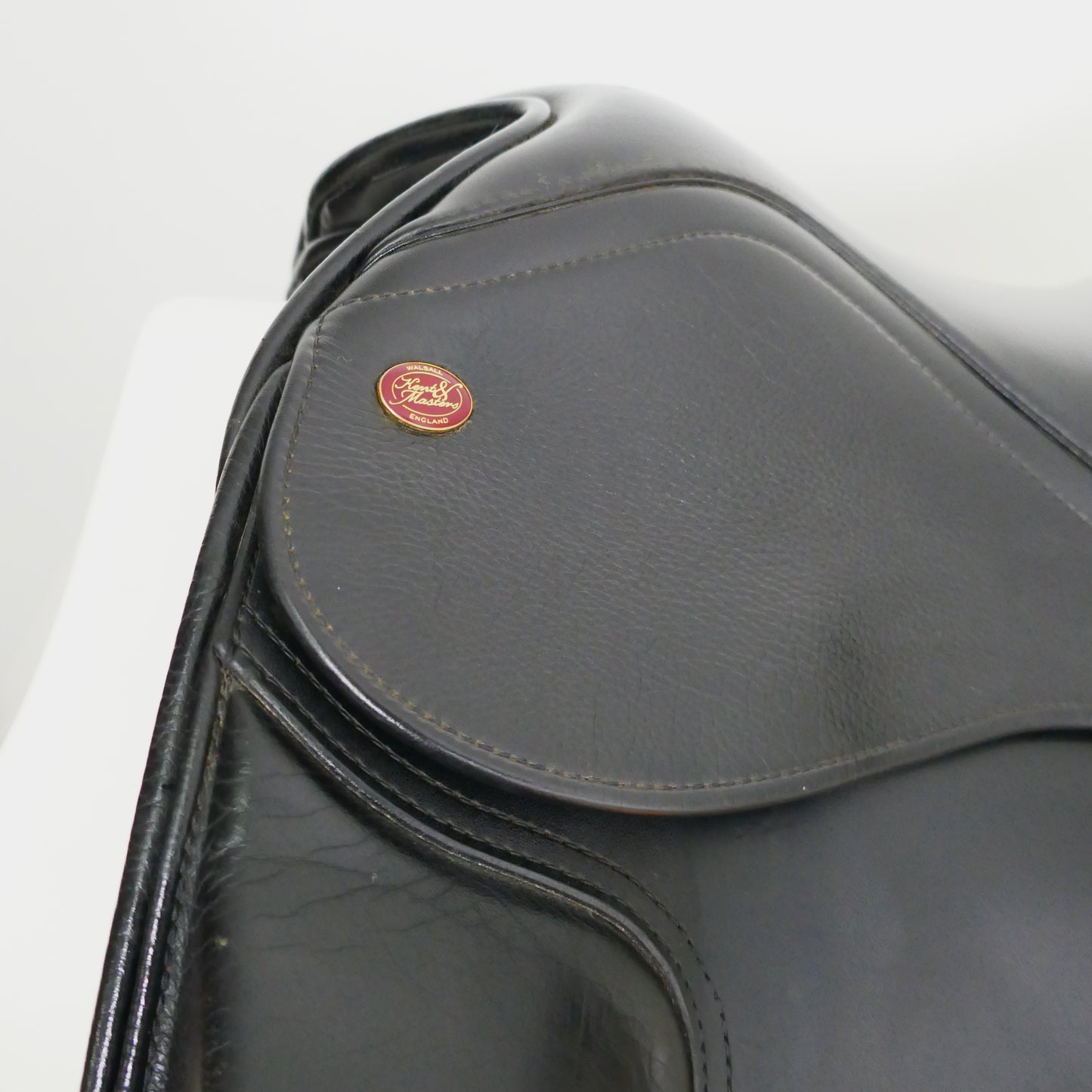 Kent & Masters S-Series Surface Block Dressage Saddle (MDS) - 17" Adjustable Black TD162